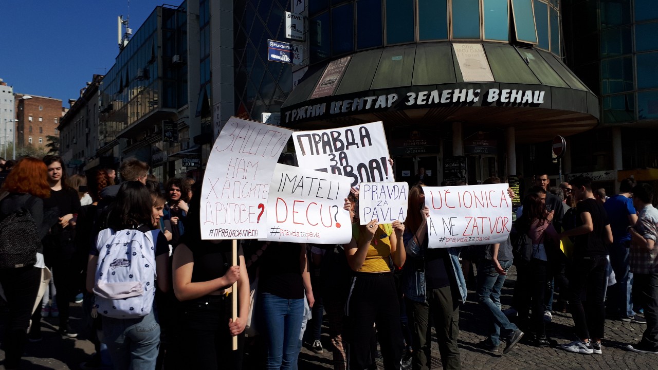 Protest učenika Filloške gimnazije zbog hapšenja nakon upada u RTS